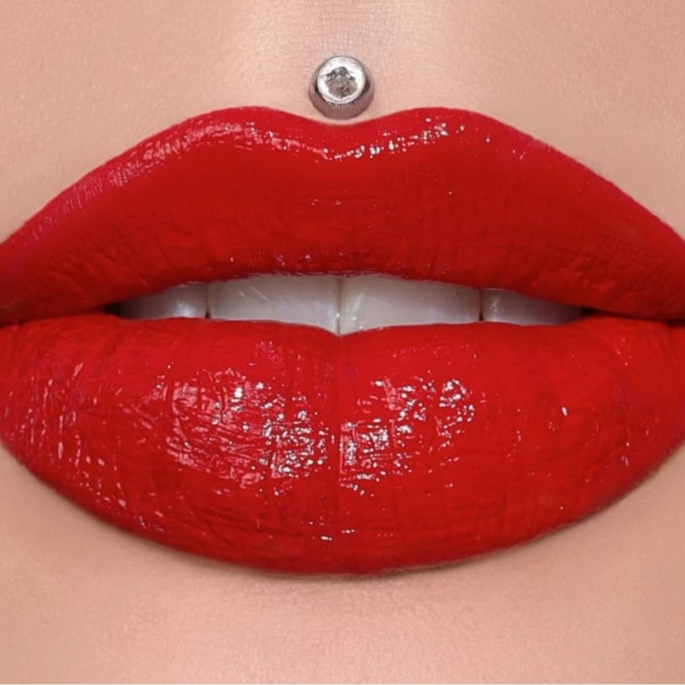 🪷 NIB Jeffree Star Supreme Gloss Lipstick “Red Affair”